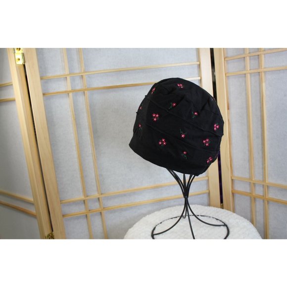 Cardani/OSFM/Beanie/Black with red flowers - Picture 2 of 7
